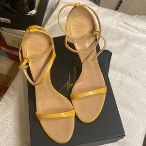 Giuseppe Zanotti Vernice Sandals Size 37
